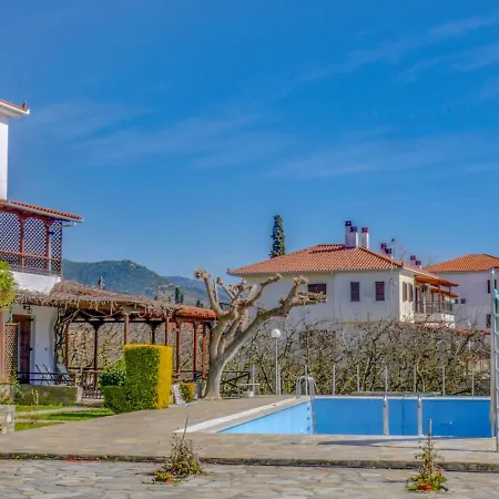 Cosy House Boat In Platanidia With Swimming Pool Apartmán