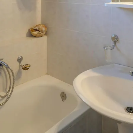 Cosy House Boat In Platanidia With Swimming Pool Apartmán Volos