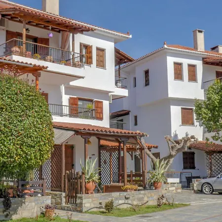 Cosy House Boat In Platanidia With Swimming Pool Volos