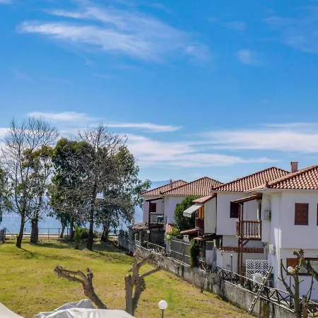 Cosy House Boat In Platanidia With Swimming Pool
